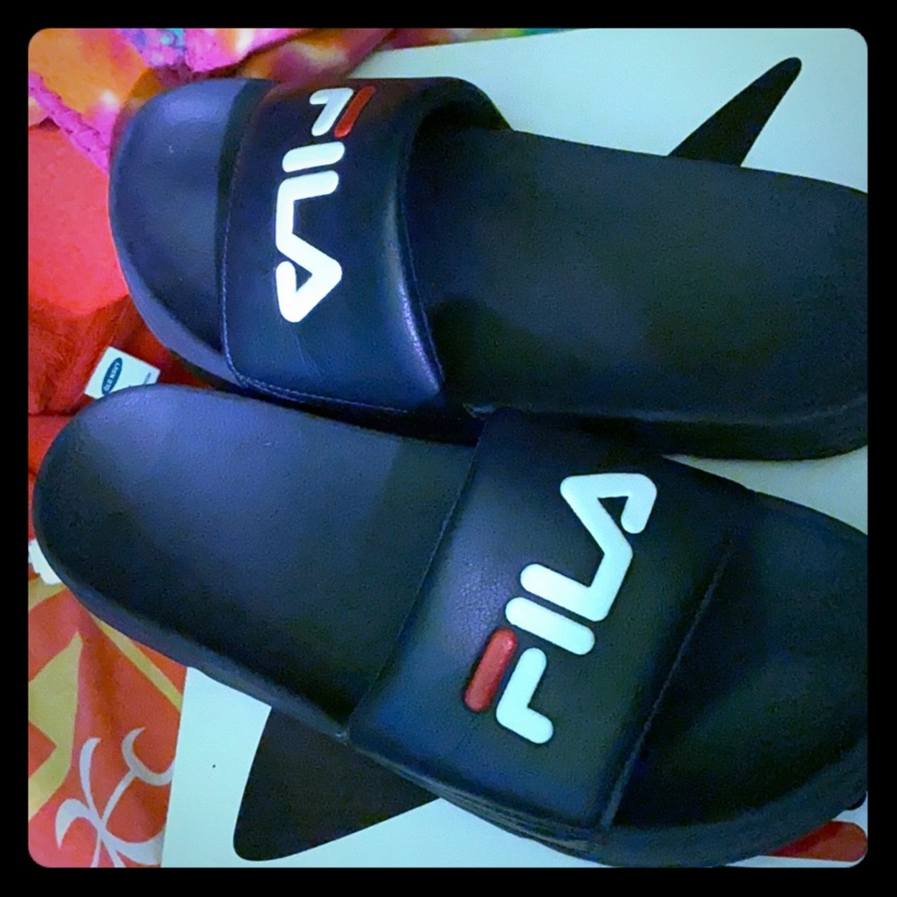 Fila slides